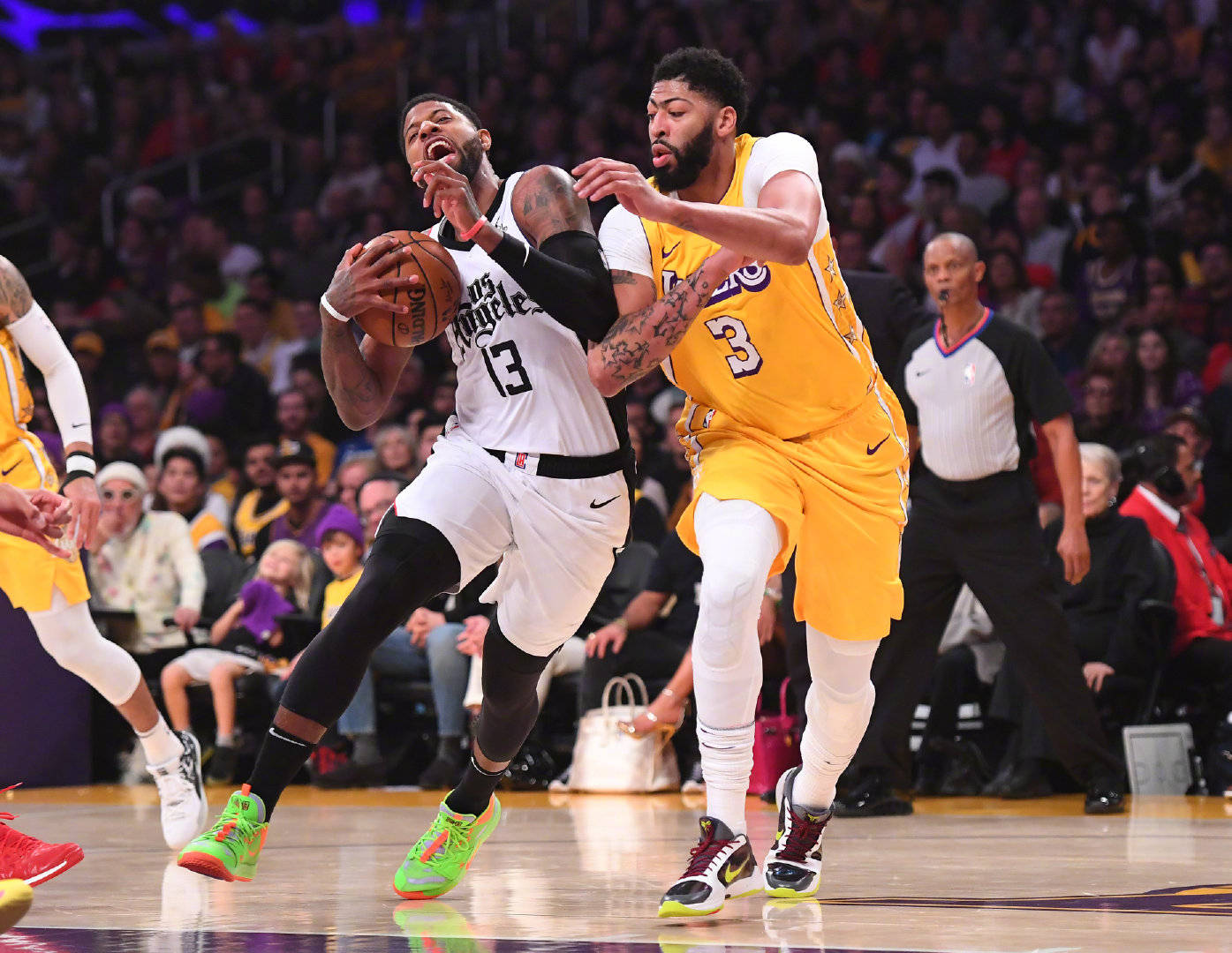 多米体育app包含芝加哥公牛训练开放日；今晨回应争议引欢呼；NBA总决赛在即；年轻球员得到机会的词条